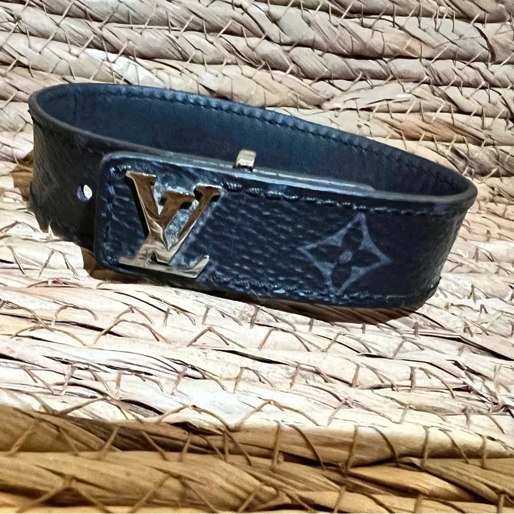 Louis Vuitton Black Leather Bracelet M6456 sz 21